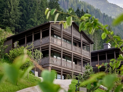 Hüttendorf - Hot Tub: beim Chalet - AMONTI Chalets *****