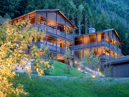 Hüttendorf - Hot Tub: beim Chalet - Chalets - AMONTI Chalets *****