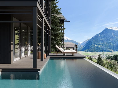 Hüttendorf - Hot Tub: beim Chalet - AMONTI Chalets *****