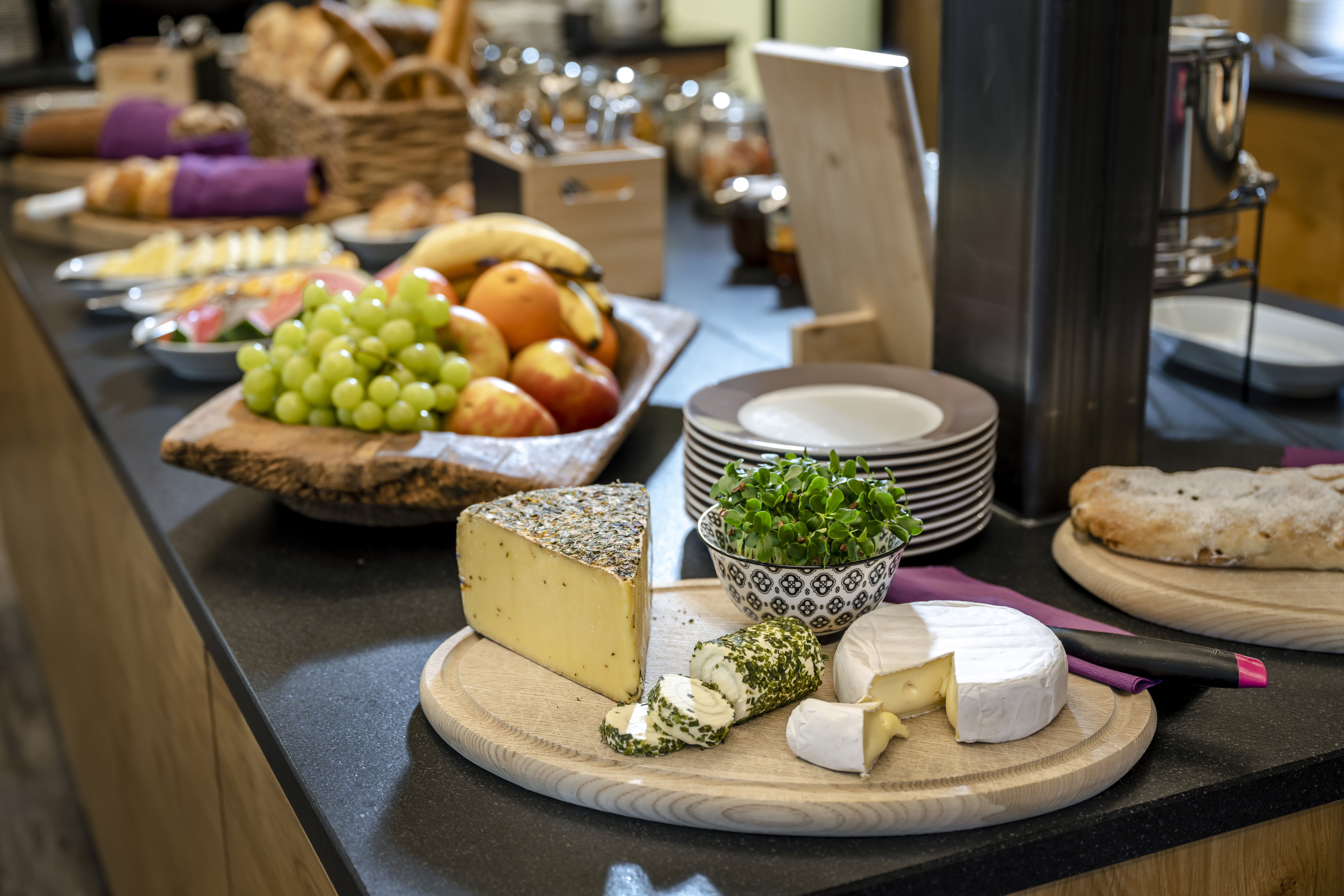 Chalet: Genuss am Morgen – das Frühstück in der almlust in Flachau begeistert mit regionalen Spezialitäten und einem perfekten Start in den Tag.

A delicious start to the day – breakfast at almlust in Flachau delights with regional specialties and fresh flavors. - almlust - Essen | Trinken