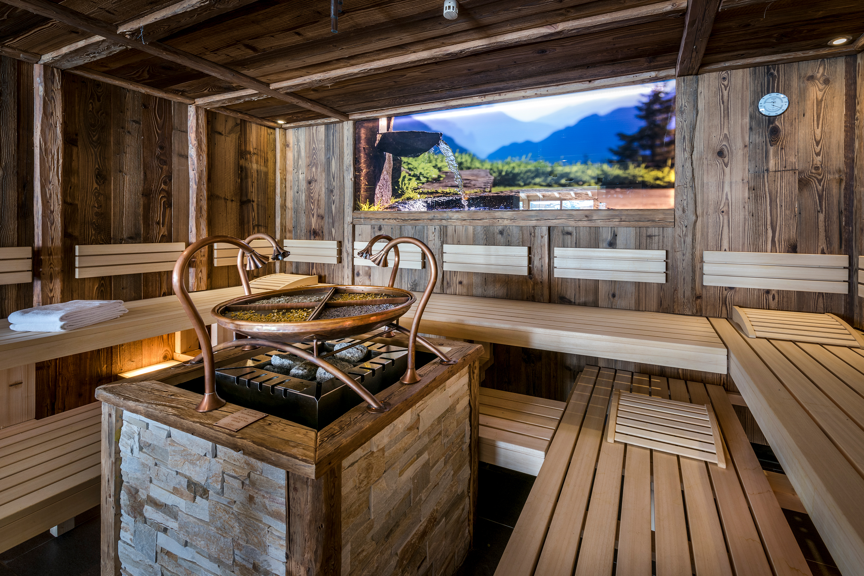 Chalet: Saunieren mit Ausblick – in der almlust in Flachau verschmelzen wohltuende Wärme und beeindruckende Bergblicke zu einem besonderen Wellnesserlebnis.

Sauna with a view – at almlust in Flachau, soothing heat meets stunning mountain views for a truly special wellness experience. - almlust - Innen, Wellness | Entspannen