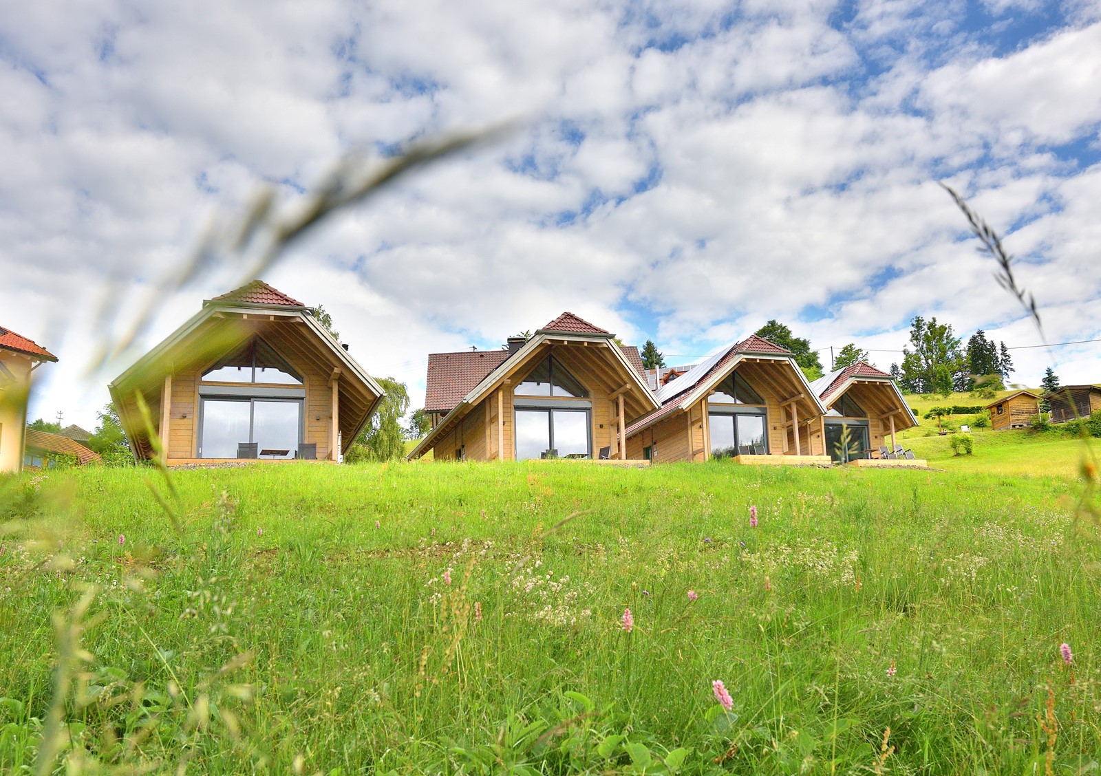 Hüttendorf - Restaurant - Bad Krozingen - Außenansicht Chalets - Schwarzwalddorf - Chalets am Rößle