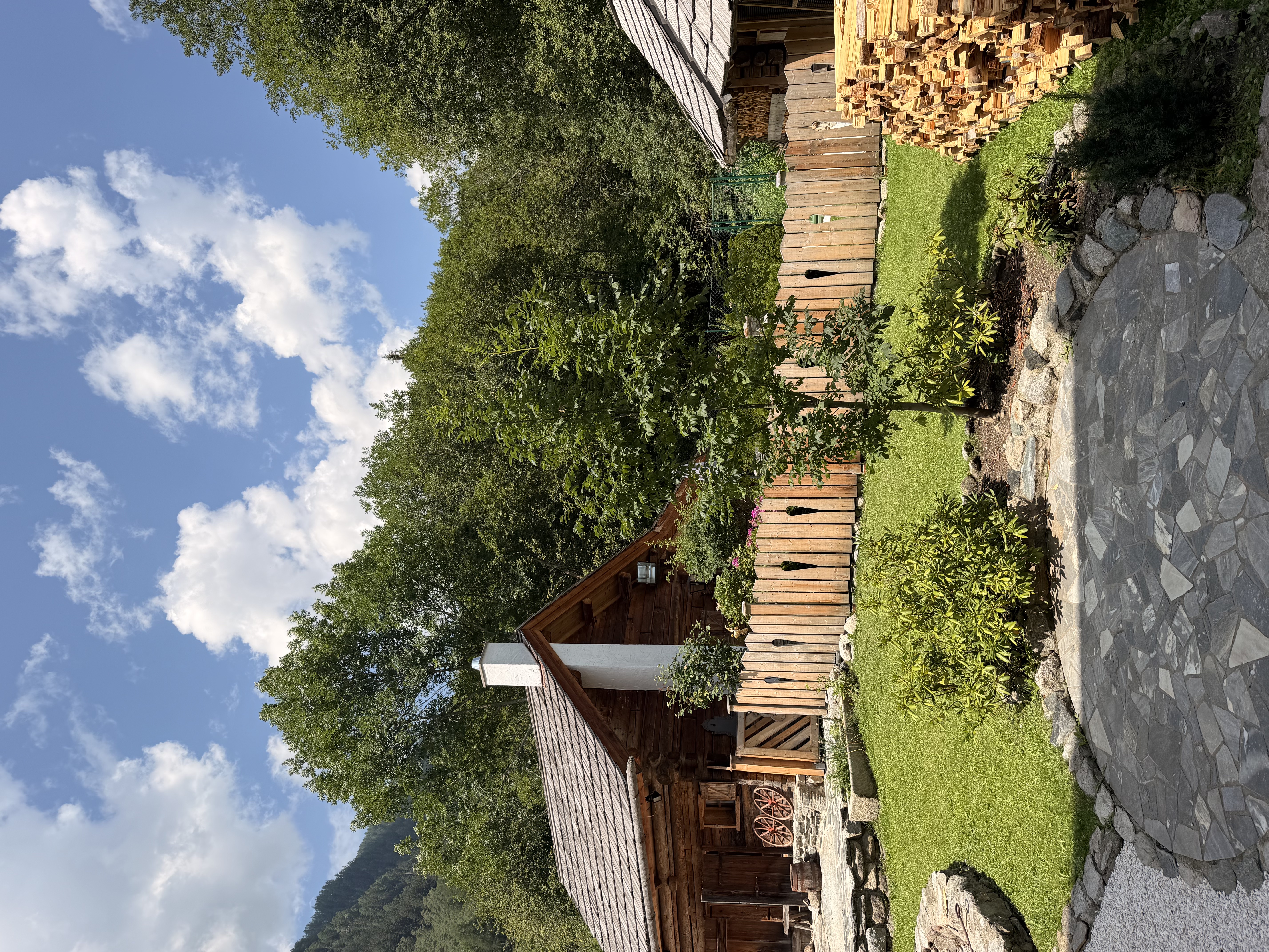 Chalet: Blick zur Romantikhütte - Chalets Eggerfeld