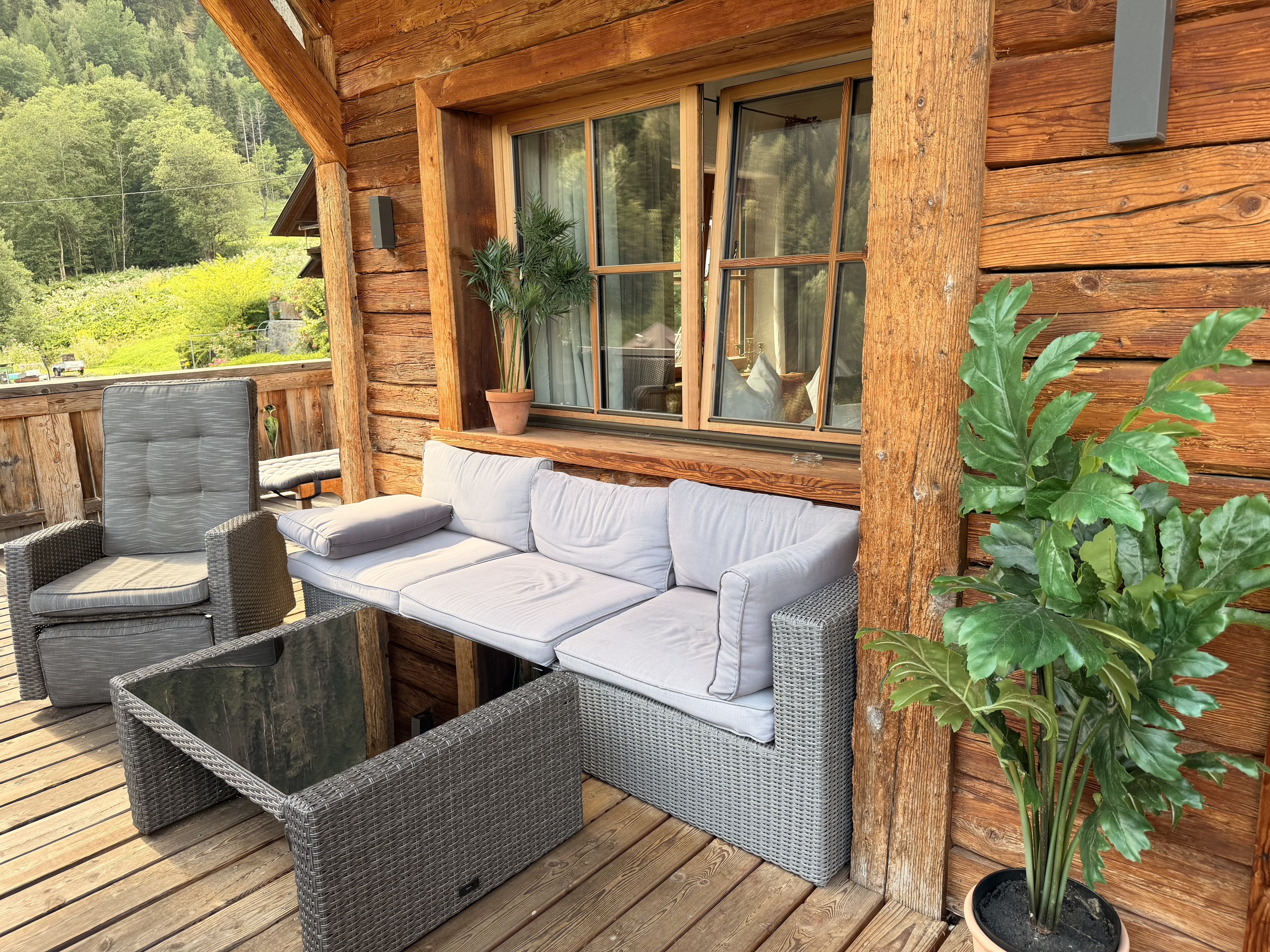 Chalets Eggerfeld Hütten im Detail Studio Wasserfall im Grand Chalet