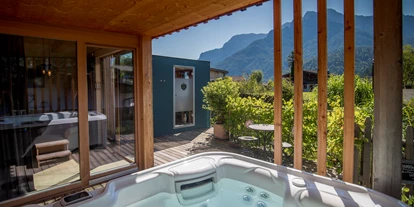Hüttendorf - Weng (Goldegg) - Whirlpool im Premium Plus Chalet Berg.Heimat - ALPEGG CHALETS