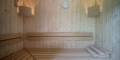 Hüttendorf - Weng (Goldegg) - Sauna auf der Terrasse im Premium XL Chalet Main Lodge – Entspannung mit Ausblick. - ALPEGG CHALETS