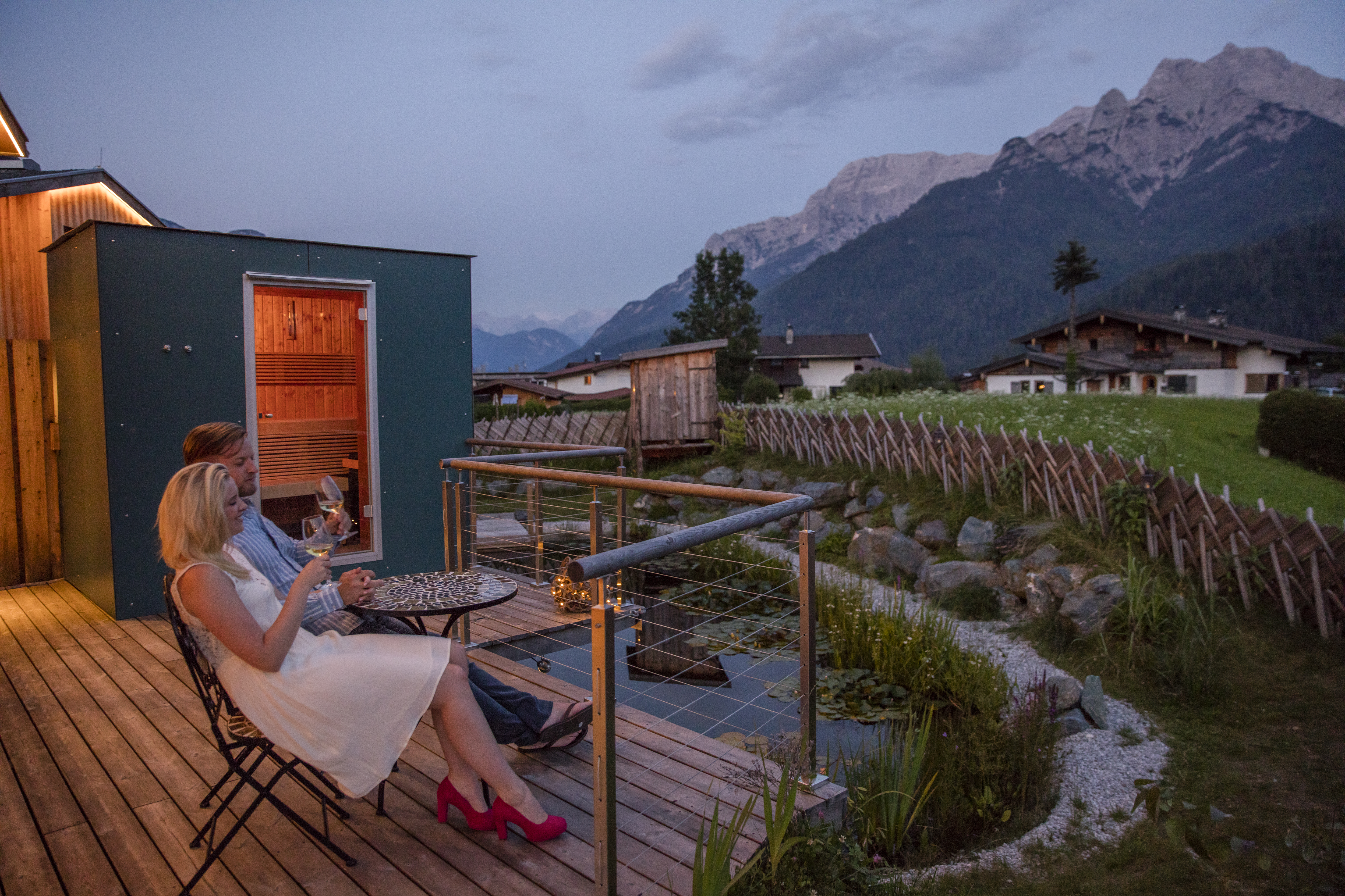 Chalet: Terrasse mit privater Sauna Nutzung - ALPEGG CHALETS - Außen, Wellness | Entspannen