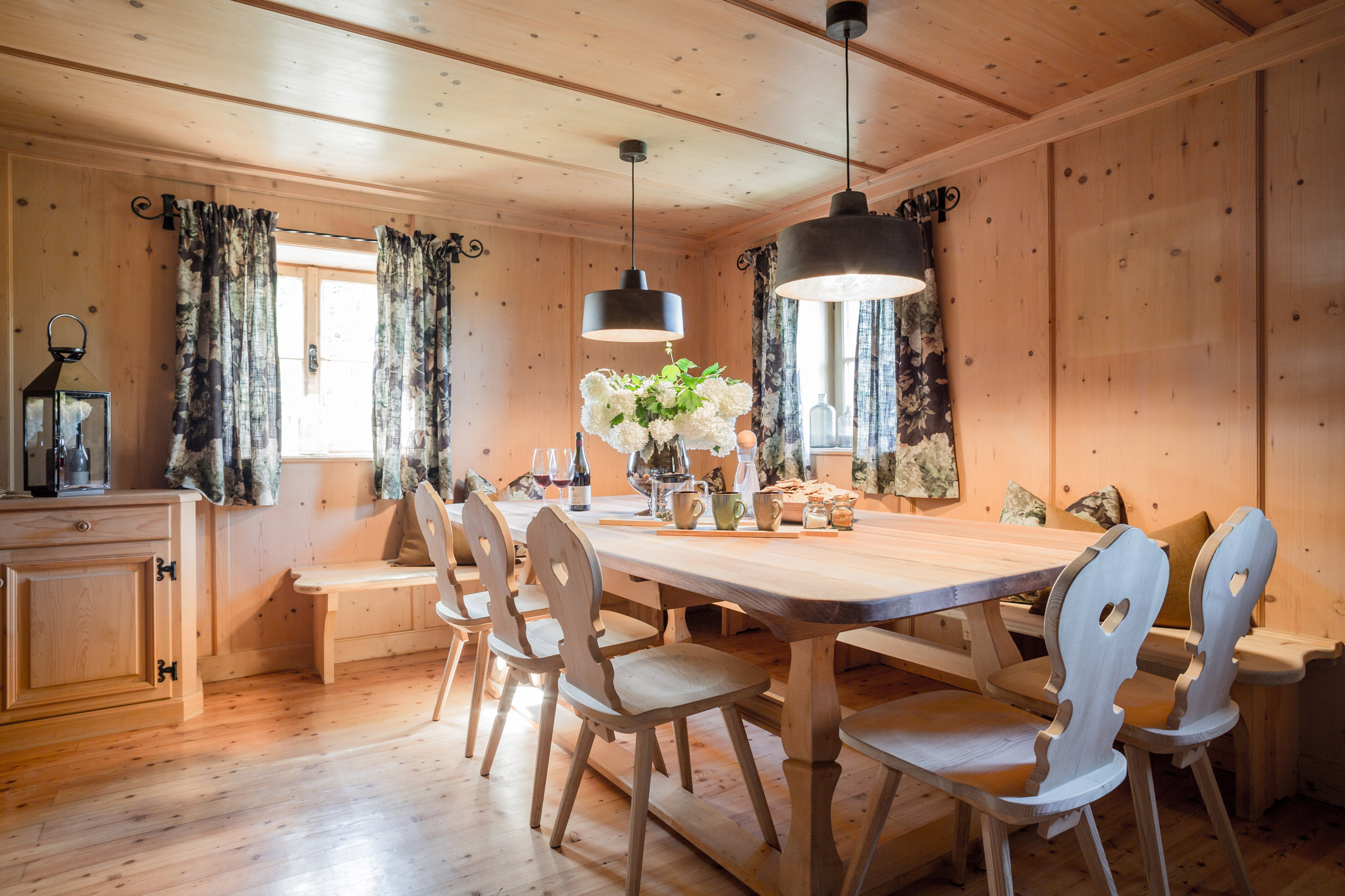 Chalet: CHALET HAFLING  LECKPLÅTT & ZOILA