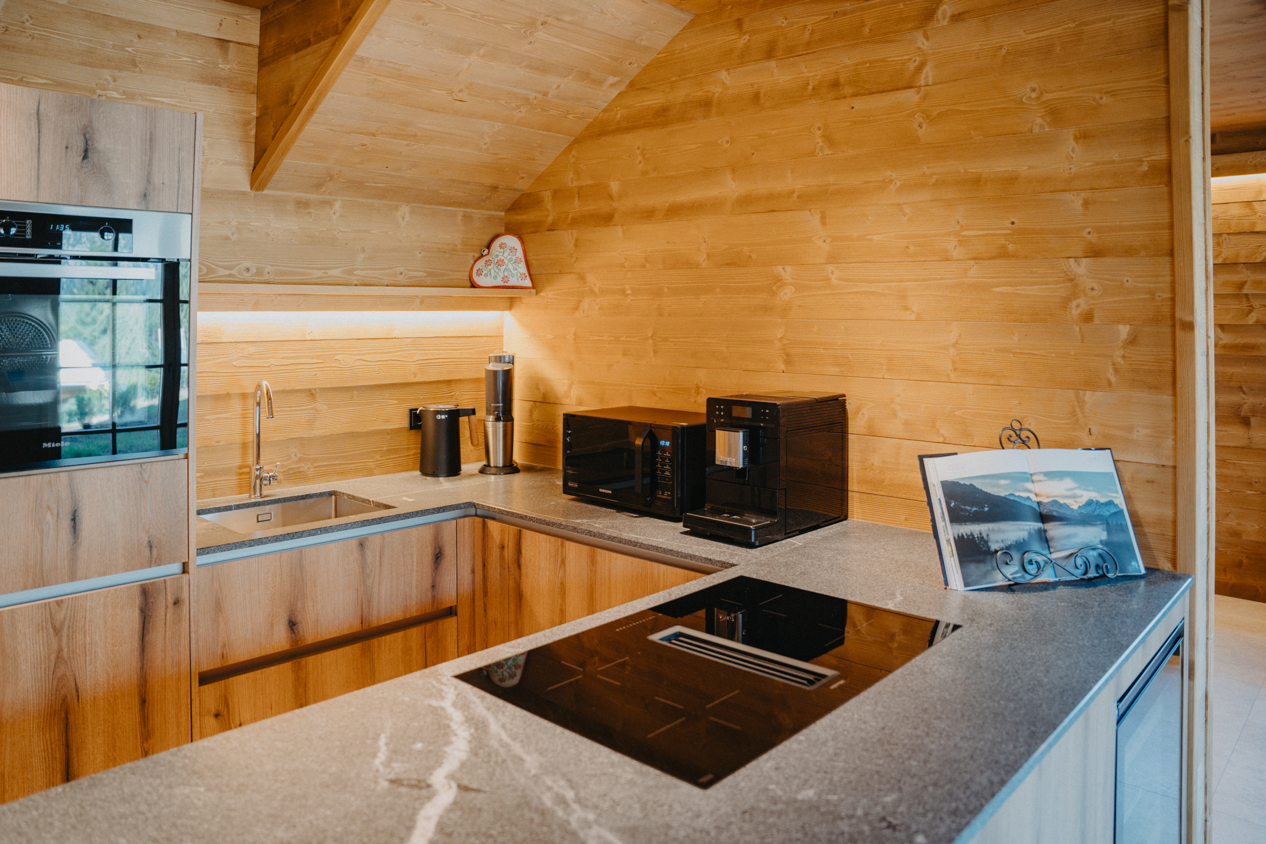 Hüttendorf - Sellrain - Küche  - Sissi´s Green Chalets